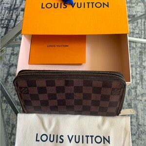Authentic Louis Vuitton Damier Monogram GM Wallet